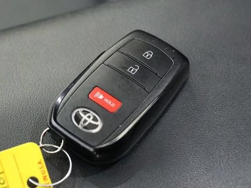 Used 2024 Toyota Prius Prime FWD image 38