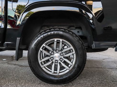 Used 2024 Chevrolet Colorado LT w/ LT Convenience Package image 10