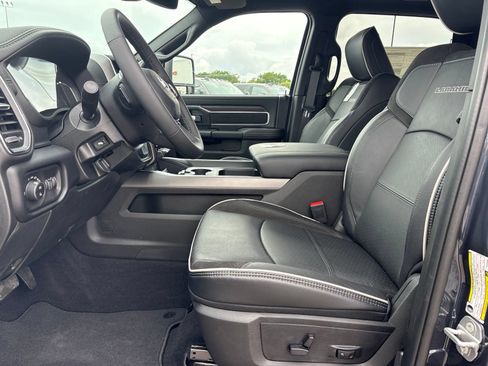 New 2026 RAM 2500 Laramie w/ Night Edition AWD/4WD image 15