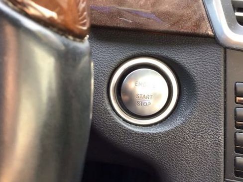 Used 2013 Mercedes-Benz E 350 4MATIC Sedan image 22