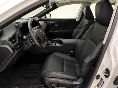 Used 2025 Lexus ES 300h w/ Technology Package FWD image 13