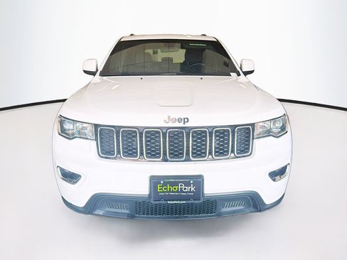 Used 2019 Jeep Grand Cherokee Laredo AWD/4WD image 2