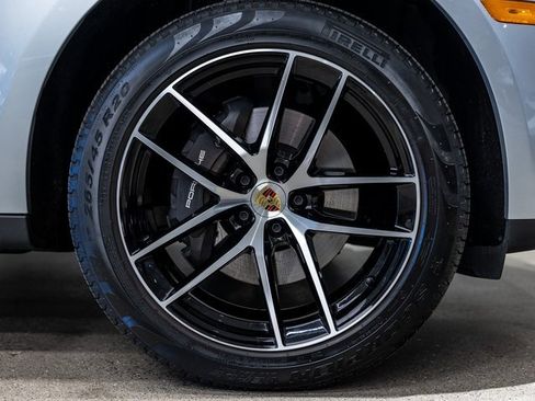 Certified 2025 Porsche Macan image 19