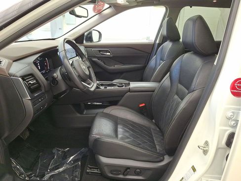 Used 2021 Nissan Rogue Platinum image 11