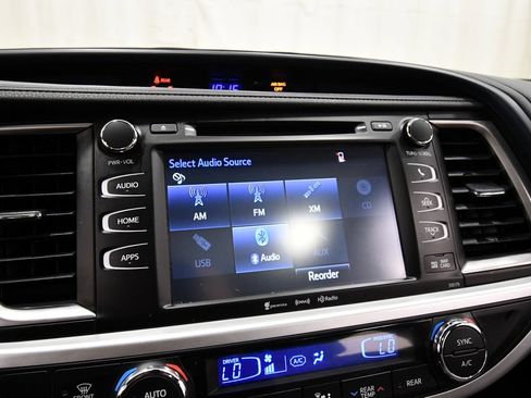 Used 2018 Toyota Highlander XLE AWD/4WD image 24