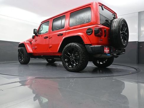 Used 2024 Jeep Wrangler Unlimited Sahara AWD/4WD image 34