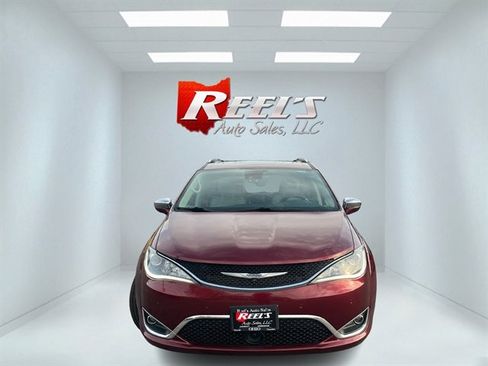 Used 2020 Chrysler Pacifica Limited w/ Tire & Wheel Group image 2