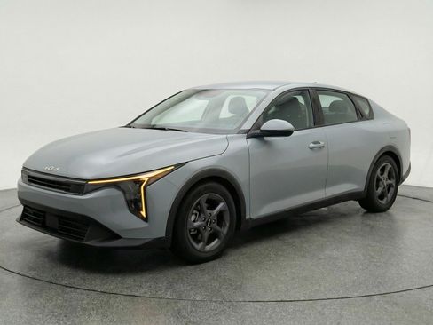 Used 2025 Kia K4 FWD image 2