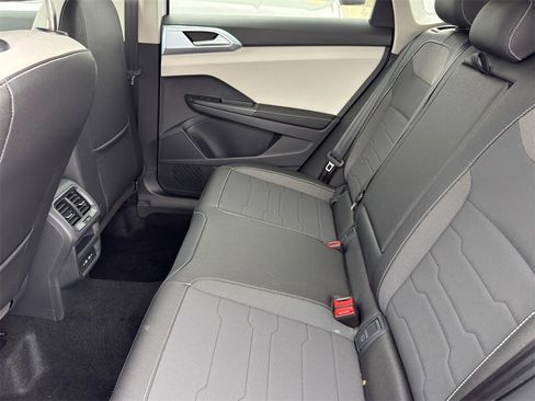 New 2026 Volkswagen Taos SE image 31