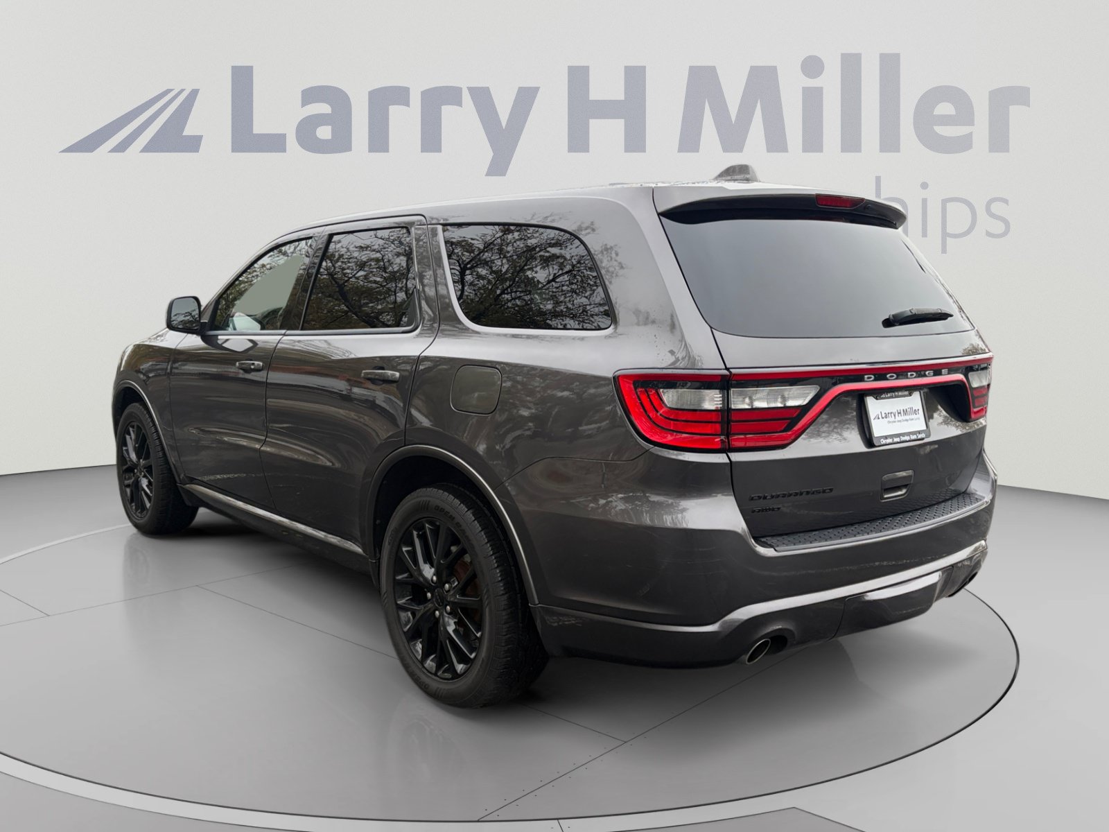 Used 2016 Dodge Durango SXT w/ Blacktop Package AWD/4WD image 3