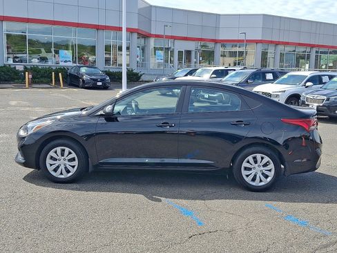 Used 2022 Hyundai Accent SE FWD image 4