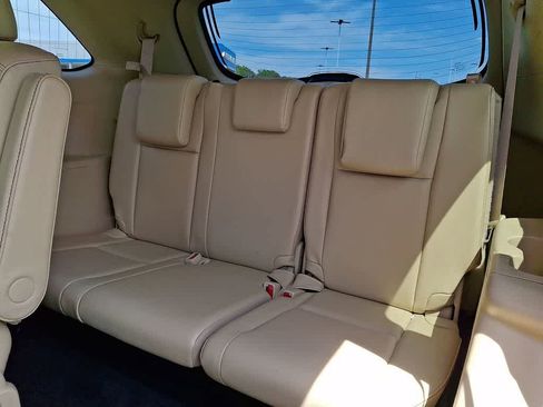 Used 2019 Toyota Highlander XLE image 11