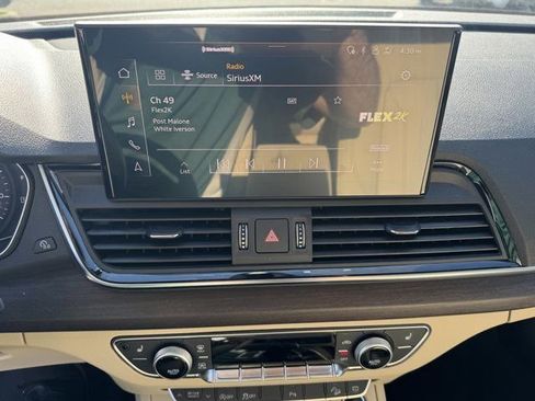 Used 2023 Audi Q5 2.0T Premium w/ Convenience Package image 17
