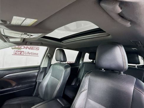 Certified 2017 Toyota Highlander Limited AWD/4WD image 12