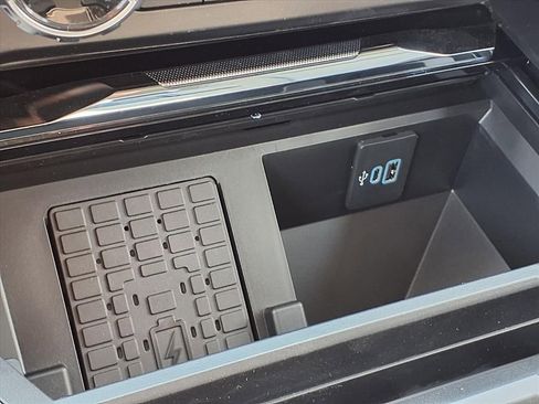 New 2026 Ford F250 Lariat w/ Black Appearance Package image 8