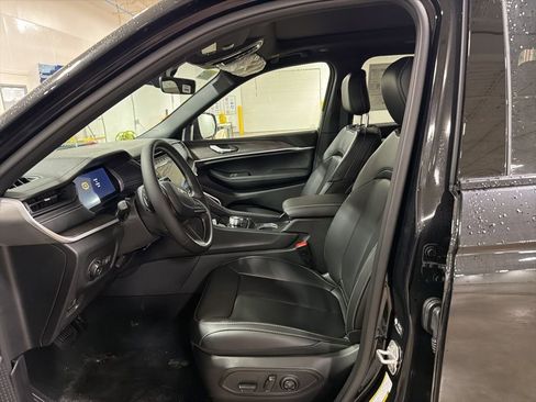 New 2026 Jeep Grand Cherokee Limited w/ Limited Altitude Package image 6