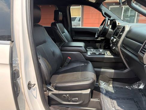 Used 2018 Ford Expedition XLT w/ Equipment Group 202A AWD/4WD image 21