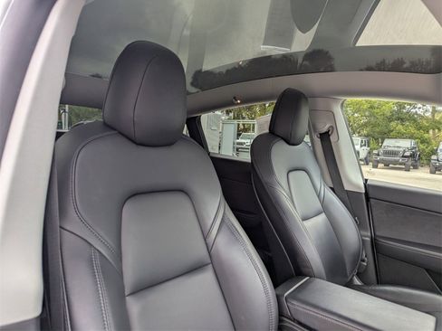 Used 2021 Tesla Model Y Long Range image 11