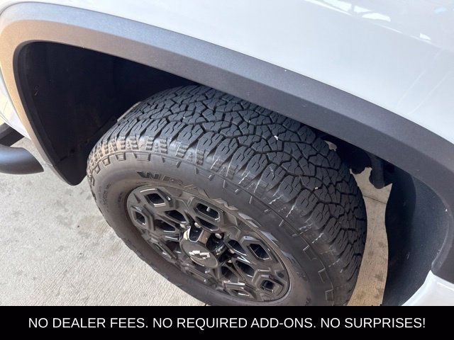 Used 2024 Chevrolet Silverado 2500 LT w/ Z71 Sport Edition AWD/4WD image 21