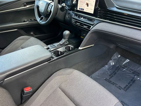 Used 2025 Toyota Camry LE FWD image 11