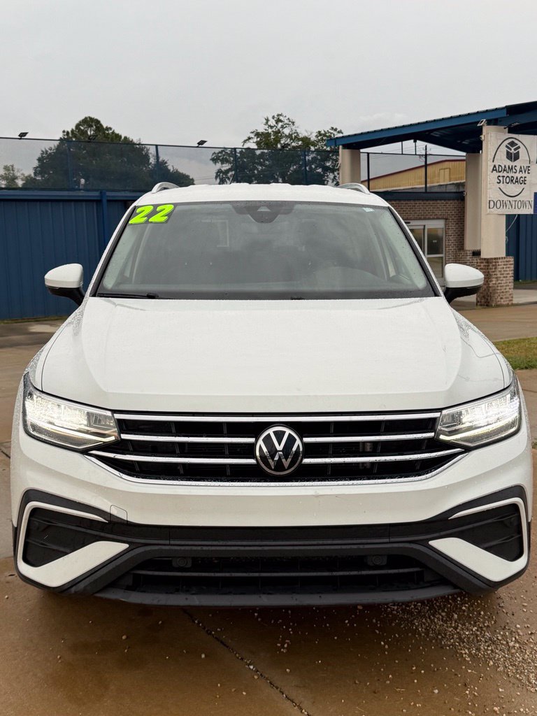 Used 2022 Volkswagen Tiguan SE FWD image 1