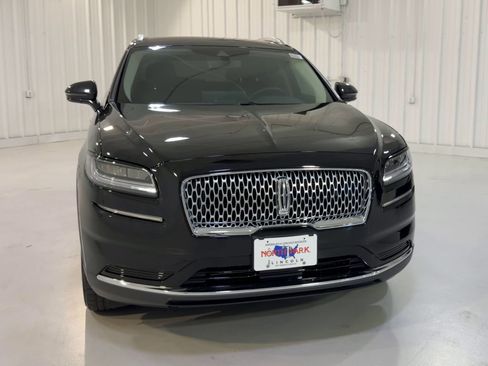 Used 2023 Lincoln Nautilus FWD w/ Premium Package image 4