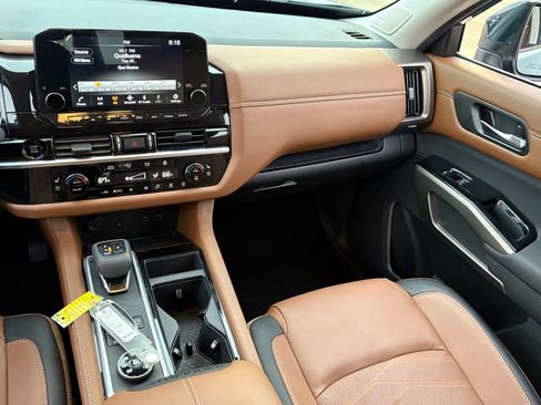 Certified 2025 Nissan Pathfinder Platinum image 15