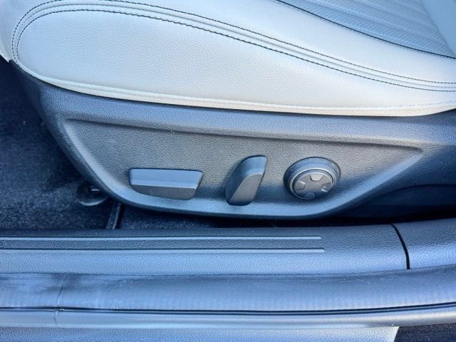 Used 2022 Genesis G70 2.0T w/ Prestige Package AWD/4WD image 25