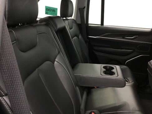 Used 2023 Jeep Grand Cherokee Limited w/ Black Appearance Package image 38