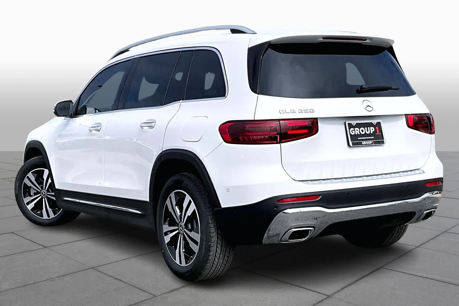 Used 2026 Mercedes-Benz GLB 250 image 4