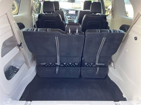 Certified 2024 Chrysler Pacifica Touring-L image 11