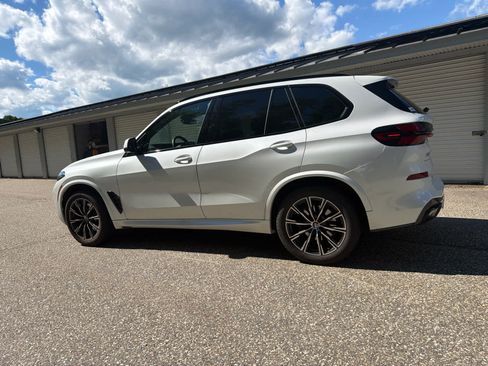 Used 2025 BMW X5 xDrive40i w/ Executive Package AWD/4WD image 3