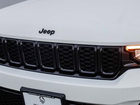 New 2025 Jeep Grand Cherokee Altitude image 6