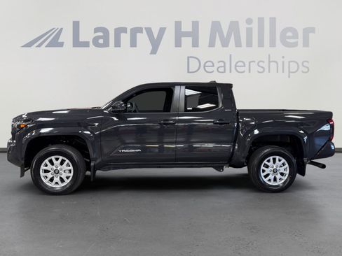 Certified 2025 Toyota Tacoma SR5 AWD/4WD image 2