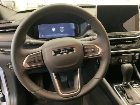 Used 2025 Jeep Compass Limited w/ High Altitude Package AWD/4WD image 13