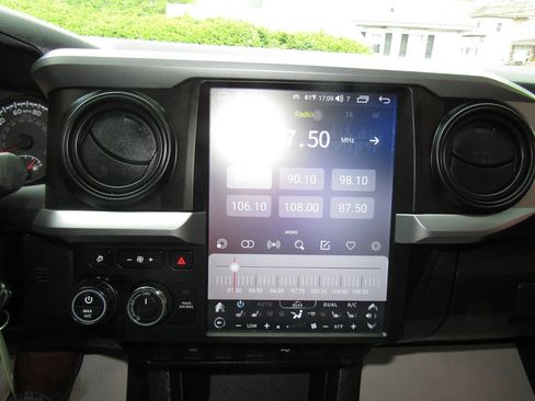 Used 2022 Toyota Tacoma SR AWD/4WD image 14