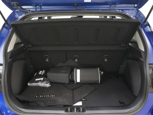 Certified 2025 Hyundai Venue Limited FWD image 9