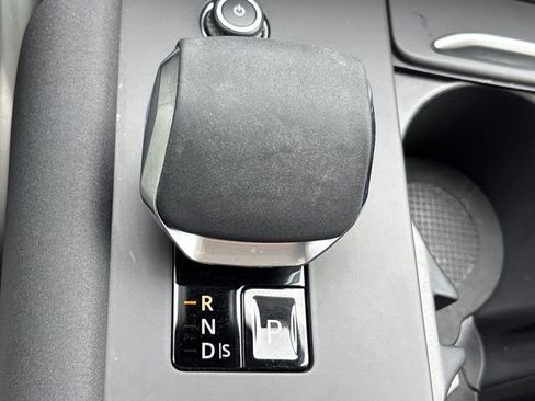 Used 2024 Land Rover Discovery S AWD/4WD image 19