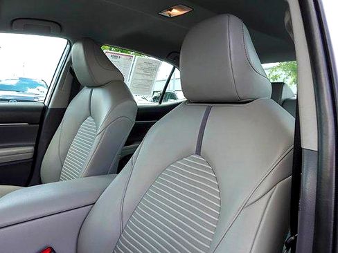 Used 2022 Toyota Camry SE FWD image 10
