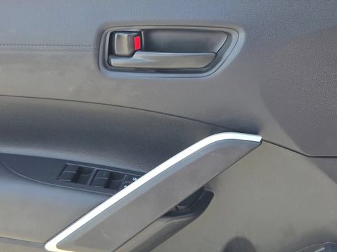 Used 2025 Toyota Corolla Cross LE FWD image 28