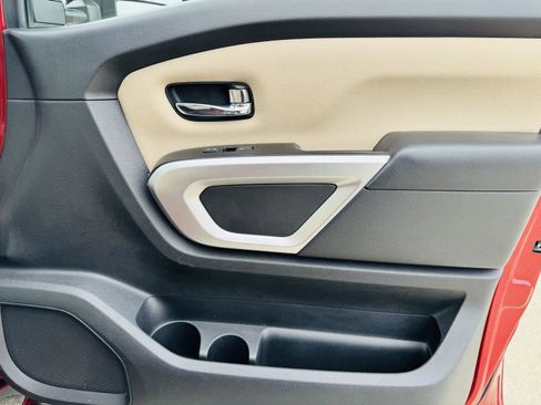 Used 2017 Nissan Titan SV image 30