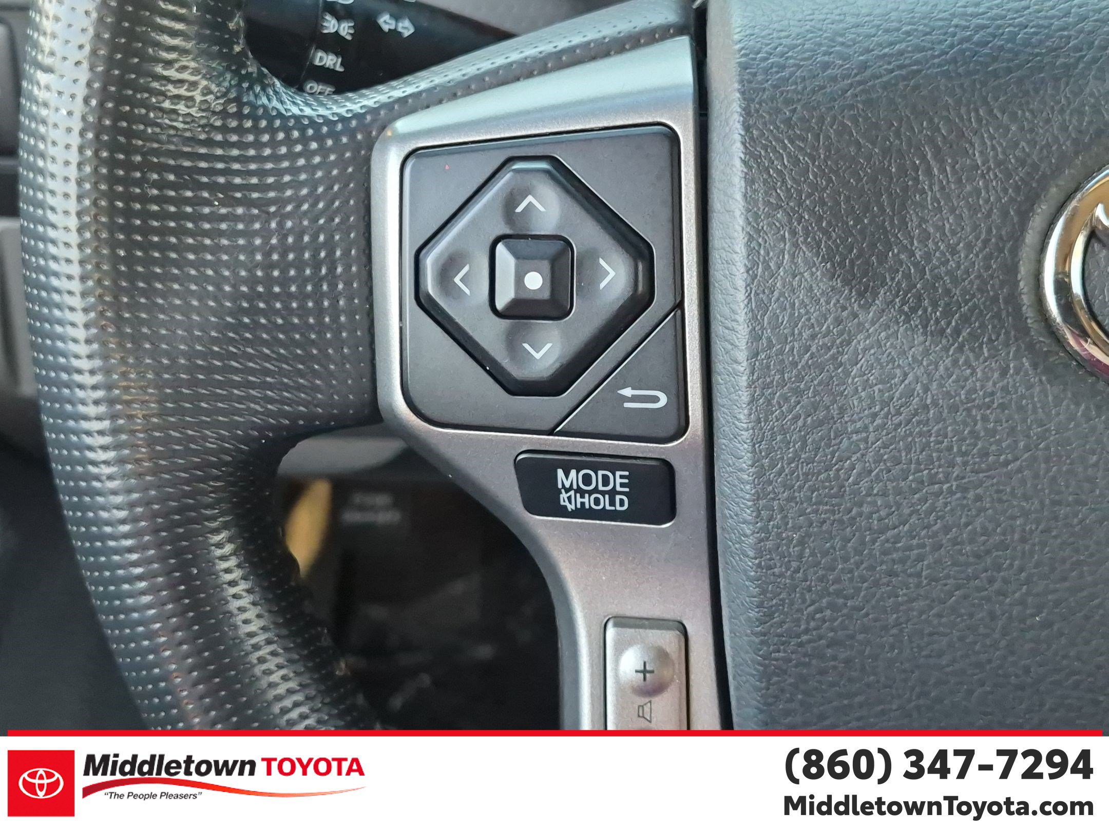 Used 2015 Toyota Tacoma 4x4 Access Cab V6 w/ TRD Sport Package image 19