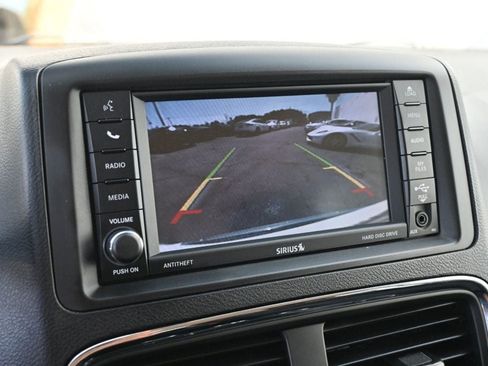 Used 2019 Dodge Grand Caravan SE w/ UConnect Hands-Free Group FWD image 18