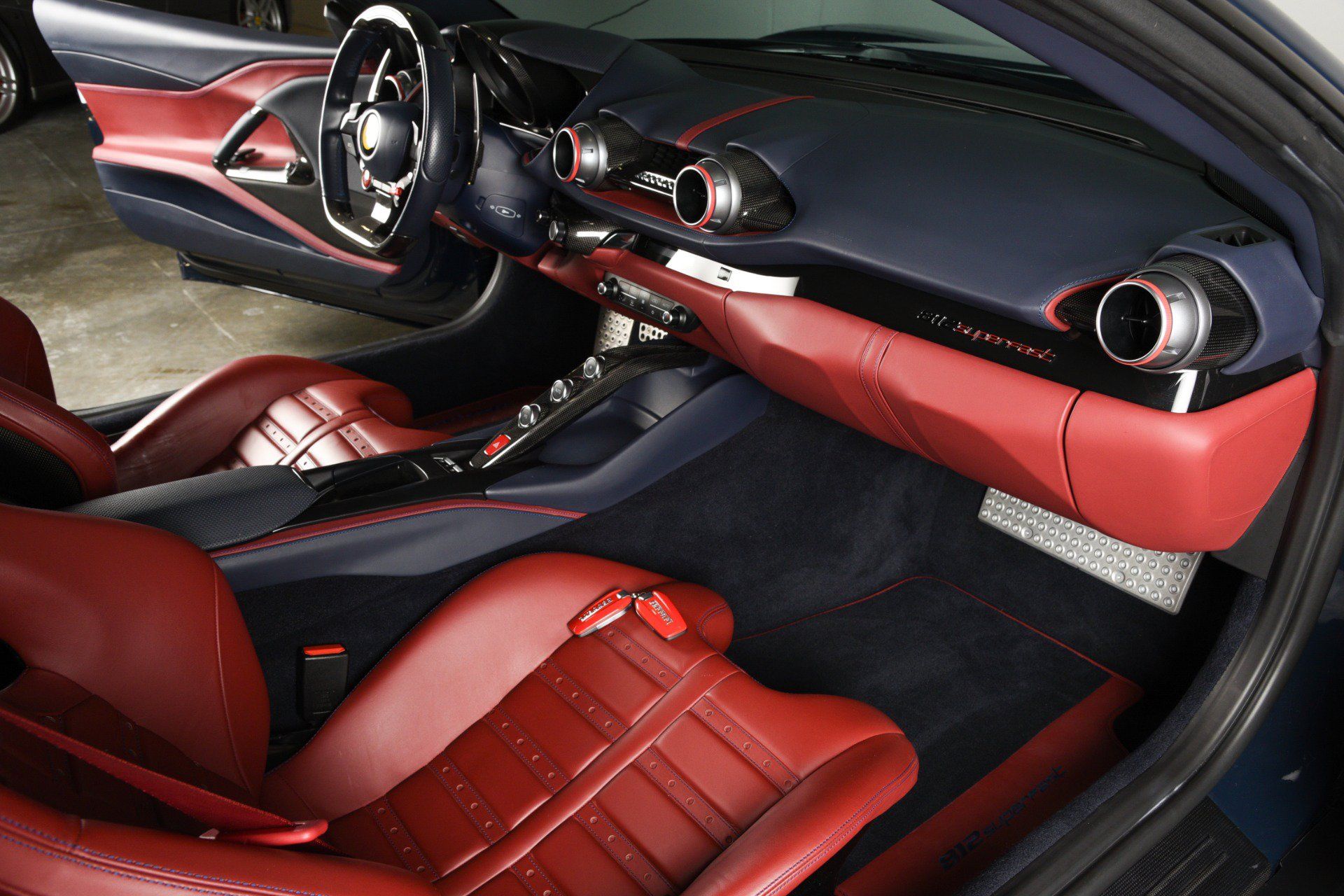 Used 2020 Ferrari 812 Superfast RWD image 36