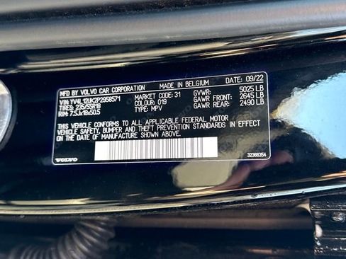 Used 2023 Volvo XC40 B5 Core image 23