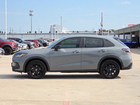 Used 2025 Honda HR-V Sport image 3