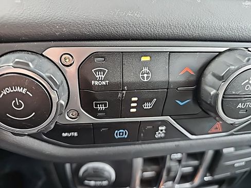 Certified 2025 Jeep Wrangler Unlimited Sahara image 30