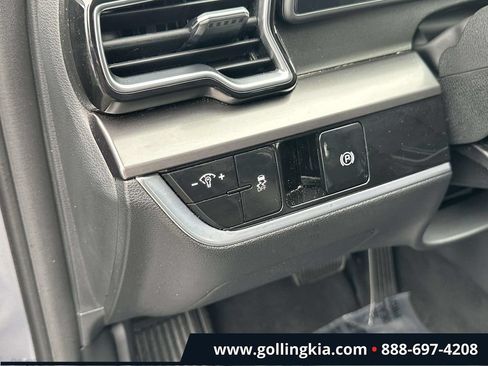 Certified 2024 Kia Sportage EX FWD image 17