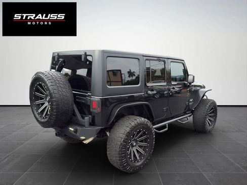 Used 2016 Jeep Wrangler Unlimited Sahara w/ Connectivity Group AWD/4WD image 7