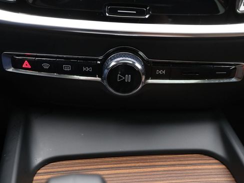 Used 2025 Volvo V60 B5 Cross Country Plus image 25